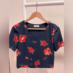 Aritzia Babaton V-neck Crop Top - XXS